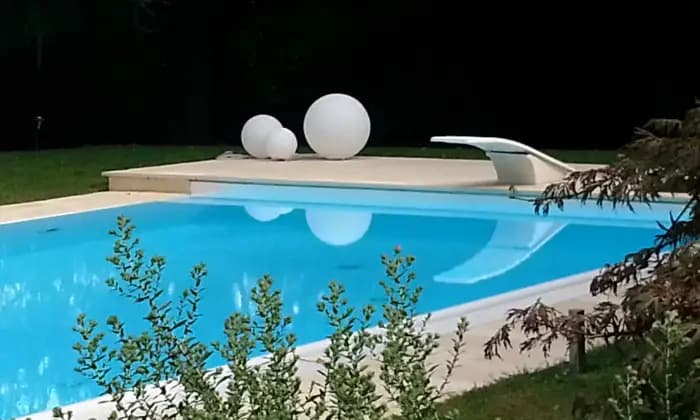 Rexer-Somma-Lombardo-Vendesi-villa-con-piscina-GIARDINO