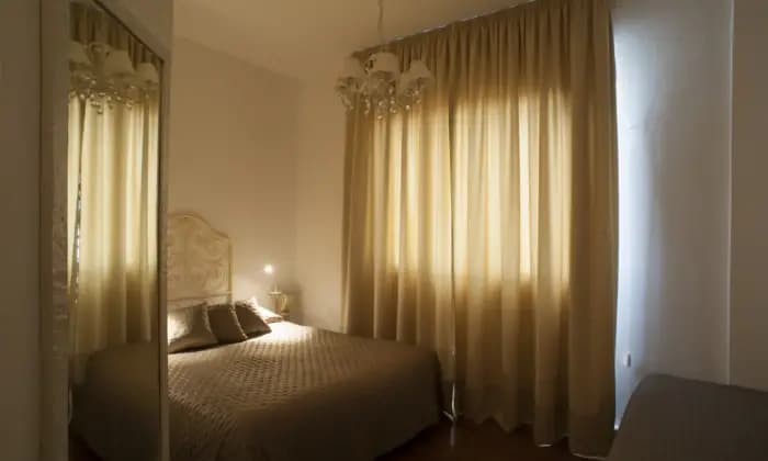 Rexer-Ravenna-Camere-di-lusso-per-studentessa-in-appartamento-ristrutturato-CameraDaLetto