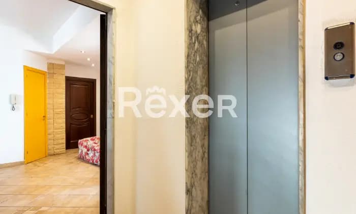 Rexer-Catania-Delizioso-e-luminoso-appartamento-vista-mare-INGRESSO