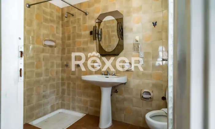 Rexer-Suardi-Casa-indipendente-su-due-livelli-e-ampio-spazio-esterno-BAGNO
