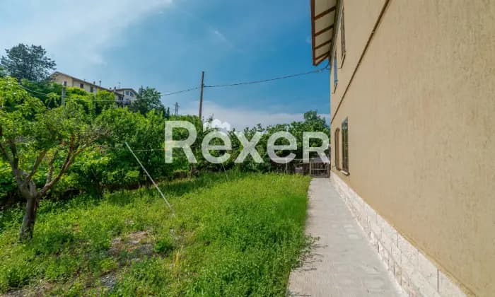 Rexer-Sassoferrato-Casa-indipendente-in-uno-dei-borghi-pi-belli-dItalia-ESTERNO