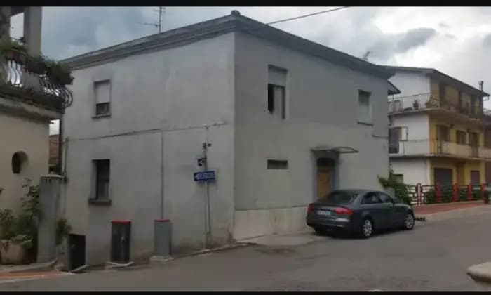 Rexer-Paterno-Casa-su-tre-livelli-in-vendita-in-centro-paese-PATERNO-Garage