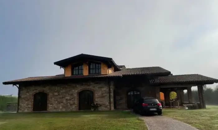 Rexer-Rovasenda-Villa-in-vendita-in-via-San-Rocco-Rovasenda-Giardino