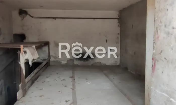 Rexer-Sulmona-Appartamento-con-due-camere-da-letto-camino-balcone-cantina-Garage