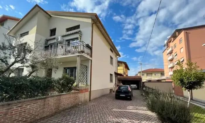 Rexer-Pordenone-Bifamiliare-divisa-in-due-appartamenti-Terrazzo