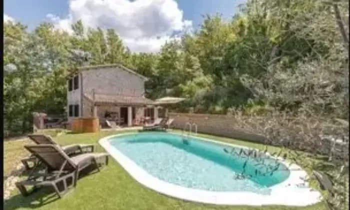 Rexer-Montecchio-Casale-in-pietra-con-piscina-in-vendita-a-MONTECCHIO-TR-Giardino