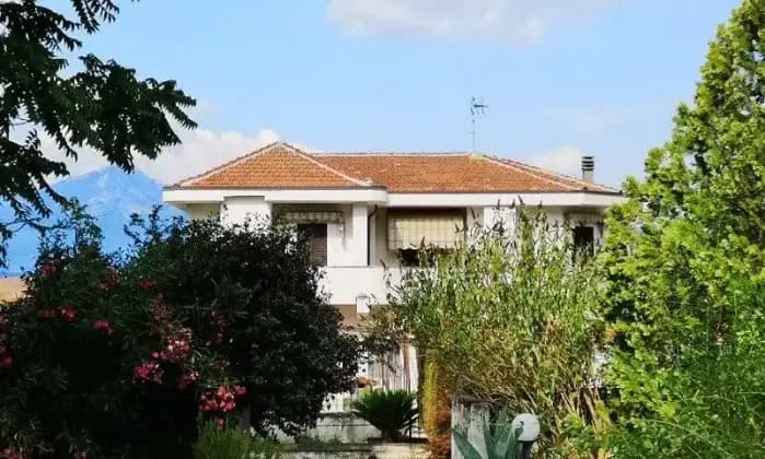 Rexer-Alvignano-Villa-in-vendita-in-via-Tommaso-Pagliuca-Alvignano-Giardino