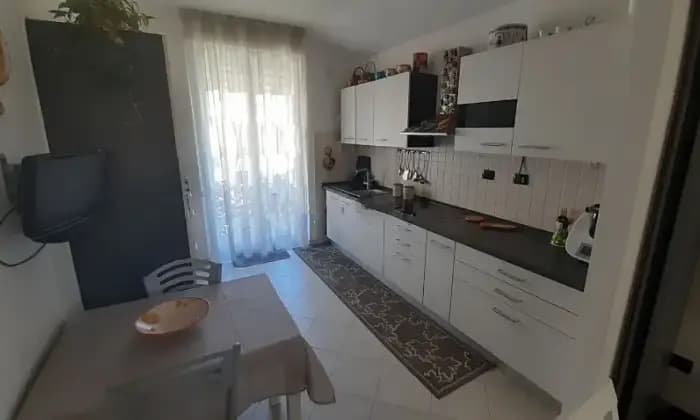 Rexer-La-Spezia-Appartamento-su-due-piani-in-vendita-in-via-Sarzana-Cucina