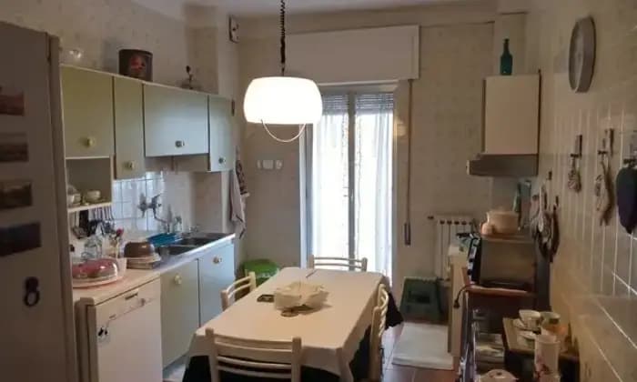 Rexer-Palermo-Vendesi-appartamento-vani-Viale-Croce-Rossa-con-box-Cucina