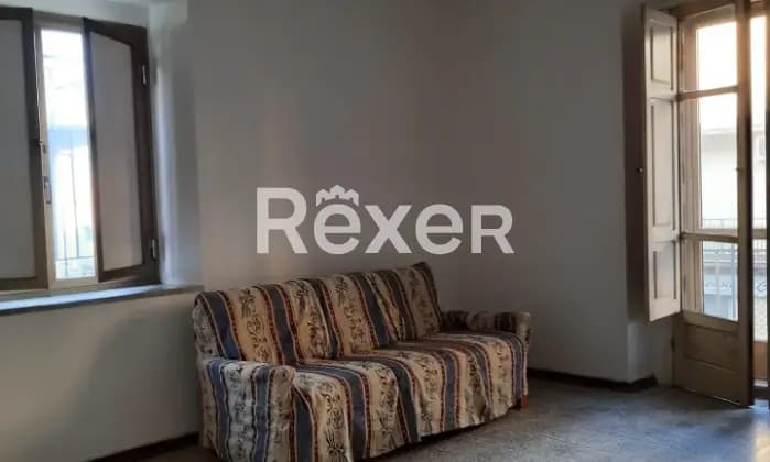 Rexer-Girifalco-Palazzo-con-due-negozi-e-due-appartamenti-Altro