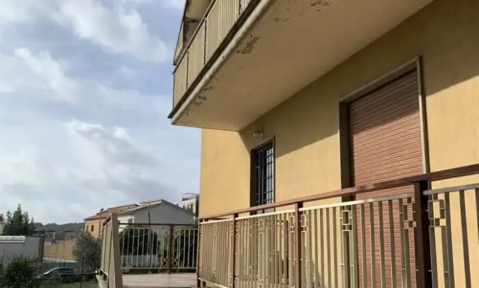 Rexer-Fabrica-di-Roma-Appartamento-con-giardino-garage-taverna-e-spazi-esterni-esclusivi-Unico-Giardino