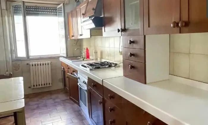 Rexer-Frosinone-Grande-appartamento-da-ristrutturare-Cucina