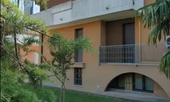 Rexer-Noventa-Padovana-Appartamento-in-vendita-in-via-Salvo-DAcquisto-a-Noventa-Padovana-Giardino