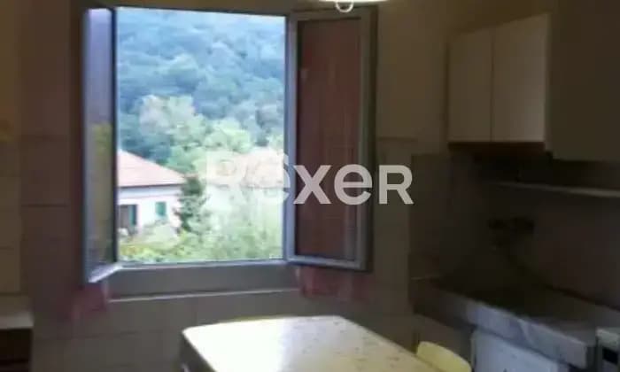 Rexer-Montoggio-Appartamento-in-contesto-bi-familiare-al-primo-piano-con-solaio-Cucina