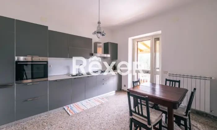 Rexer-Viterbo-Villa-unifamiliare-disposta-su-su-tre-piani-con-terreno-e-box-Cucina