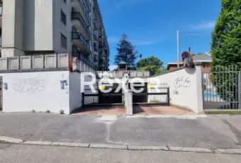 Rexer-Milano-Box-auto-mq-al-piano-interrato-in-condomino-Giardino