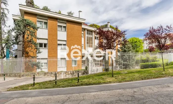 Rexer-Torino-Appartamento-mq-con-posto-auto-doppio-Giardino
