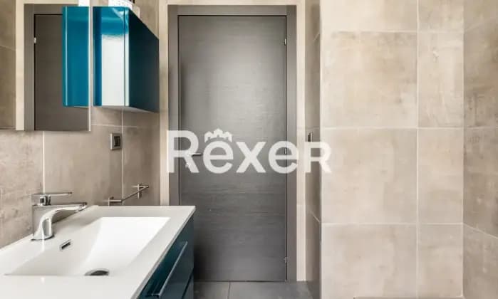 Rexer-Torino-Appartamento-composto-da-cinque-locali-con-terrazzo-Bagno