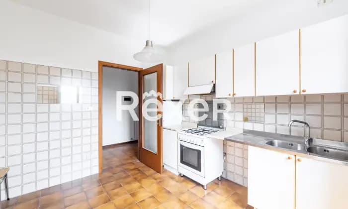 Rexer-Bologna-Appartamento-di-mq-con-due-camere-e-due-bagni-Cucina