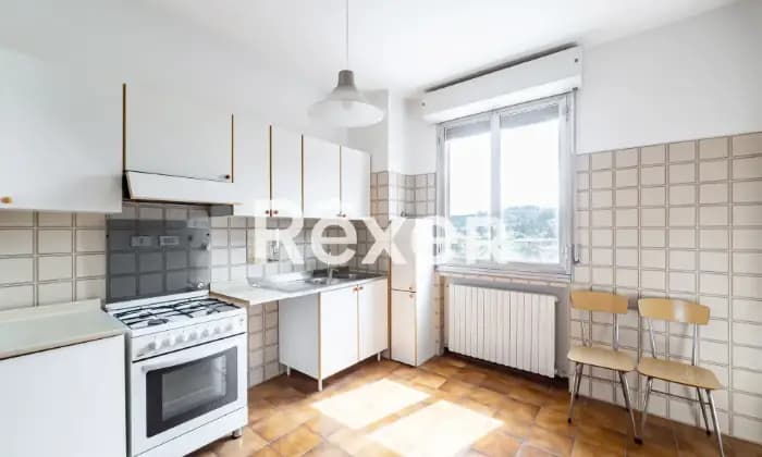 Rexer-Bologna-Appartamento-di-mq-con-due-camere-e-due-bagni-Cucina