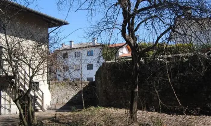 Rexer-Tarcento-Vendesi-Villa-in-via-Qualso-a-Tarcento-Giardino