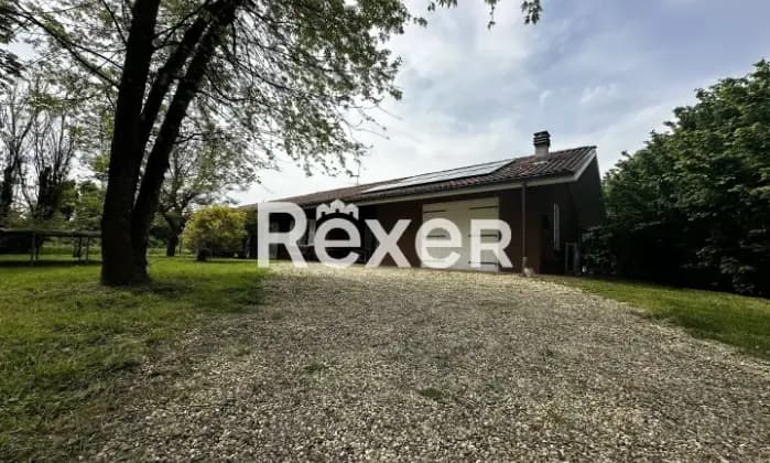 Rexer-Predosa-Villa-singola-disposta-su-unico-livello-con-ampio-giardino-Terrazzo
