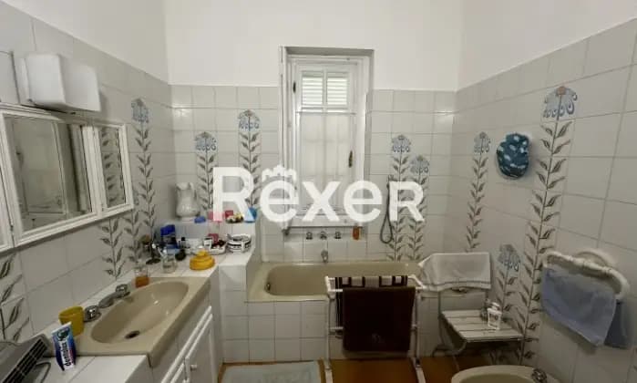 Rexer-Predosa-Villa-singola-disposta-su-unico-livello-con-ampio-giardino-Bagno