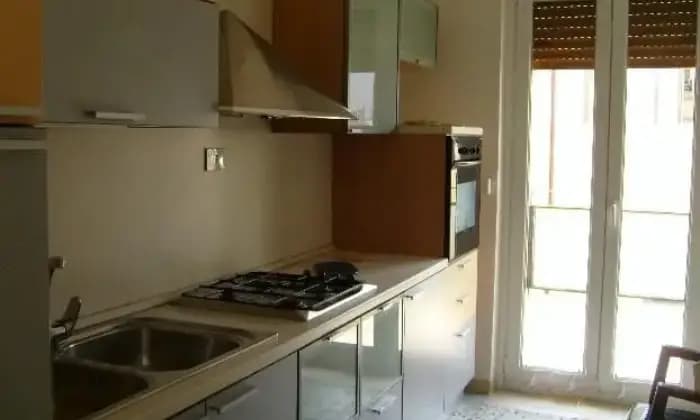 Rexer-Pescara-Centrale-elegante-appartamento-CUCINA
