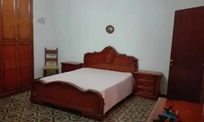 Rexer-Marcianise-Grazioso-e-spazioso-appartamento-in-villa-CAMERA-DA-LETTO