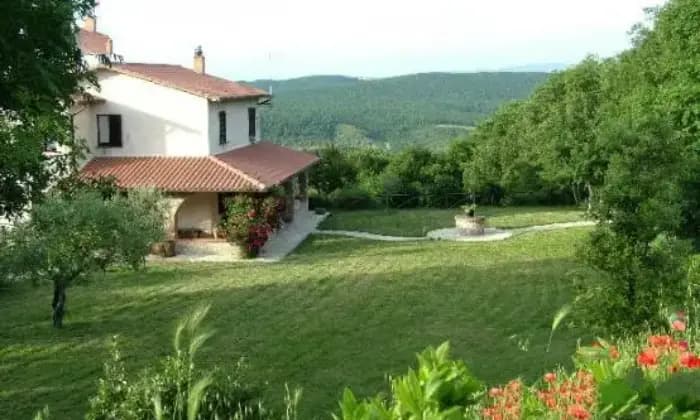 Rexer-Montecchio-Villa-stile-shabby-in-paesino-medioevale-GIARDINO