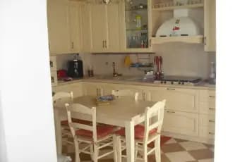 Rexer-Marsicovetere-Appartamento-mobiliato-in-affitto-Villa-dAgri-CUCINA
