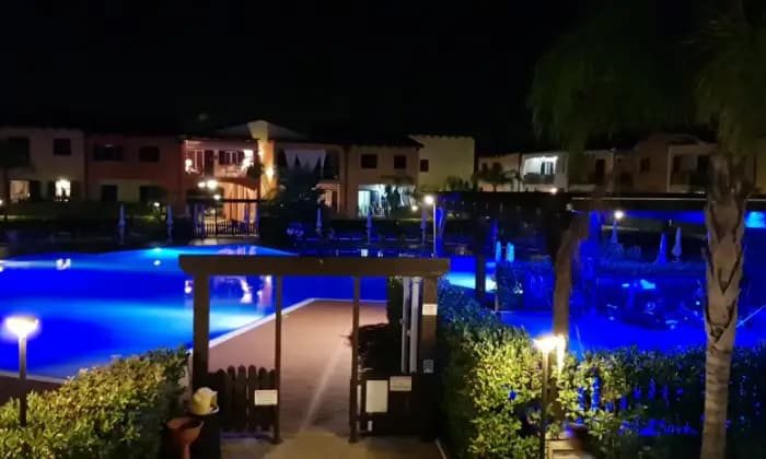 Rexer-policoro-Villetta-elegante-con-Veranda-affaccio-piscina-GIARDINO