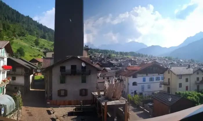 Rexer-Mezzano-Splendida-mansarda-vista-Dolomiti-posti-a-stagione-a-Mezzano-di-Primiero-SALONE