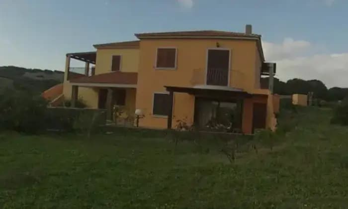 Rexer-Sassari-Villa-in-vendita-in-Via-degli-Olivastri-Loc-Biancareddu-a-Km-da-Sassari-e-a-KM-da-Stintino-GIARDINO