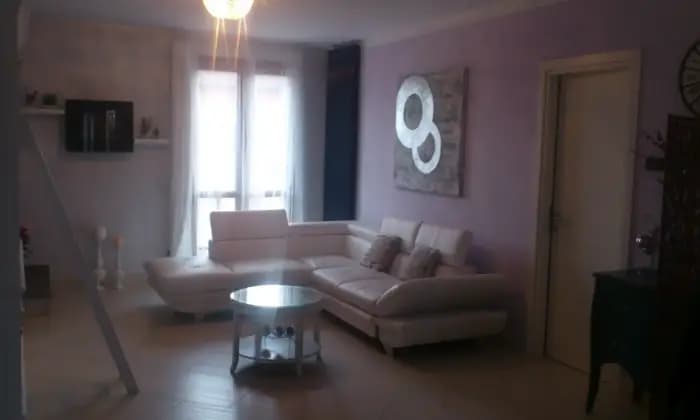 Rexer-Santa-Croce-sullArno-Appartamento-su-due-piani-con-mansarda-e-balcone-SALONE