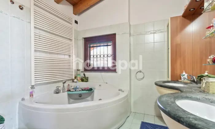 Rexer-Basiano-SPLENDIDA-CASA-SU-LIVELLI-BAGNO