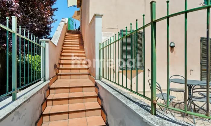 Rexer-Spoleto-Appartamento-su-due-livelli-con-terrazzo-Spoleto-SCALE