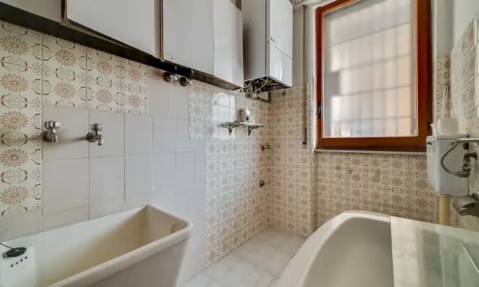 Rexer-Avellino-Grande-appartamento-da-personalizzare-Centro-BAGNO