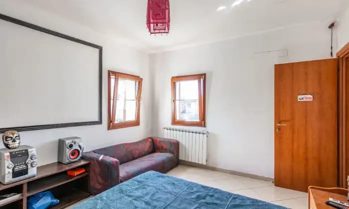 Rexer-Venezia-Accogliente-Villa-a-schiera-in-zona-tranquilla-vicina-a-scuole-CAMERA-DA-LETTO