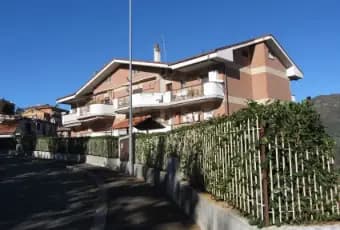 Rexer-Ciciliano-Appartamento-su-due-piani-in-vendita-in-viale-Beato-Tommaso-da-Cori-SALONE