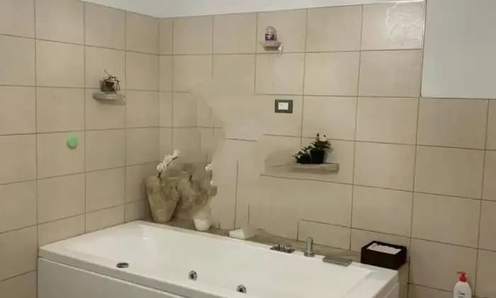 Rexer-Paitone-Vendesi-Appartamento-in-Via-Soina-in-Centro-di-Paitone-BAGNO