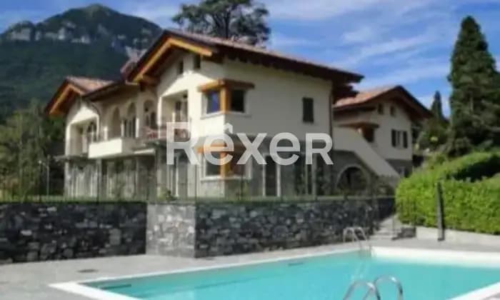 Rexer-Menaggio-Appartamento-in-Residence-con-piscina-e-vista-lago-Piscina