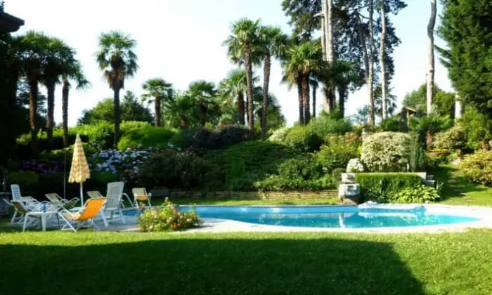 Rexer-Cassago-Brianza-Vendesi-due-appartamenti-in-prestigiosa-villa-con-piscina-completamente-arredata-Piscina