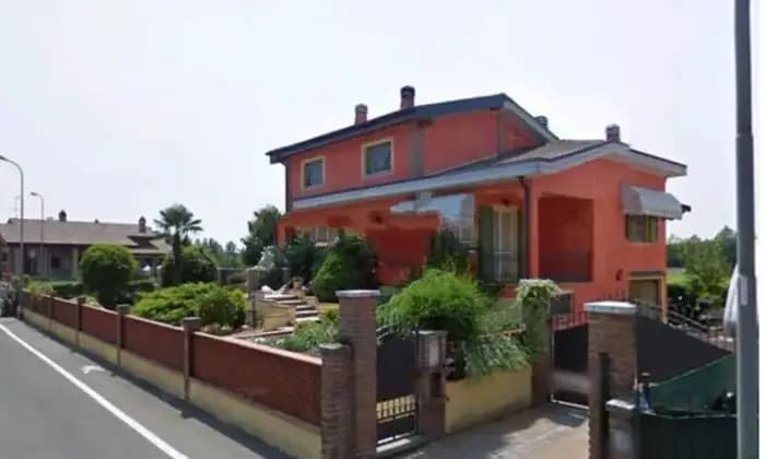 Rexer-Ricengo-Villa-in-vendita-in-via-Vimercati-Ricengo-affittata-sino-al-ALTRO