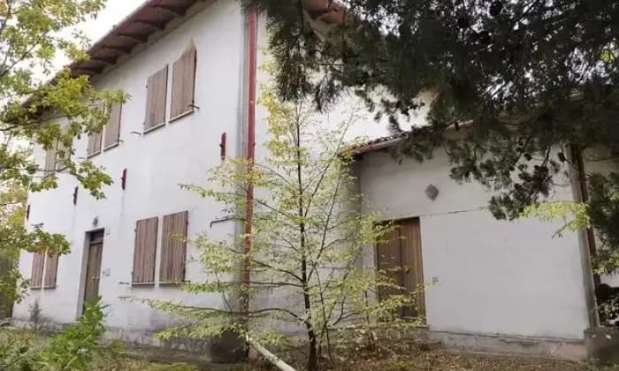 Rexer-Urbino-Vendesi-Intera-villa-bifamigliare-a-Urbino-PU-Facciata