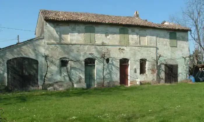 Rexer-Cesena-Casa-colonica-in-vendita-in-via-Luca-Ghini-Cesena-Giardino