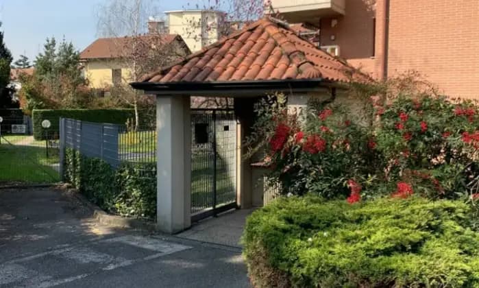 Rexer-Monza-Ampio-Garage-Auto-moto-mq-vicinanza-Parco-Giardino