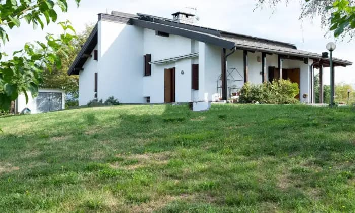 Rexer-Colloredo-di-Monte-Albano-Villa-in-vendita-in-via-Pissignano-Giardino
