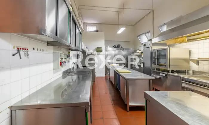 Rexer-Rimini-Ristorante-con-due-sale-ampie-cucina-attrezzata-parcheggio-e-magazzini-CUCINA