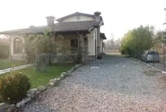 Rexer-Lungavilla-Vendesi-Villa-a-LUNGAVILLA-PV-Facciata
